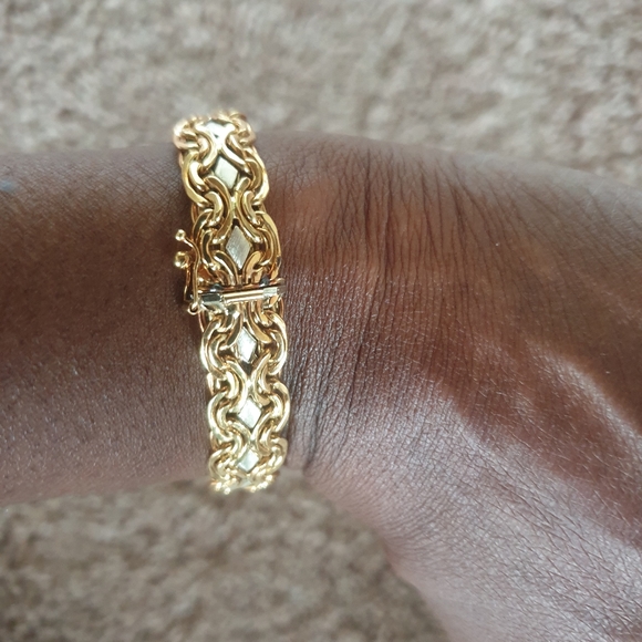Beautiful Womens Gold Bracelet 18kt Gold. 12.4 grams - Picture 2 of 7